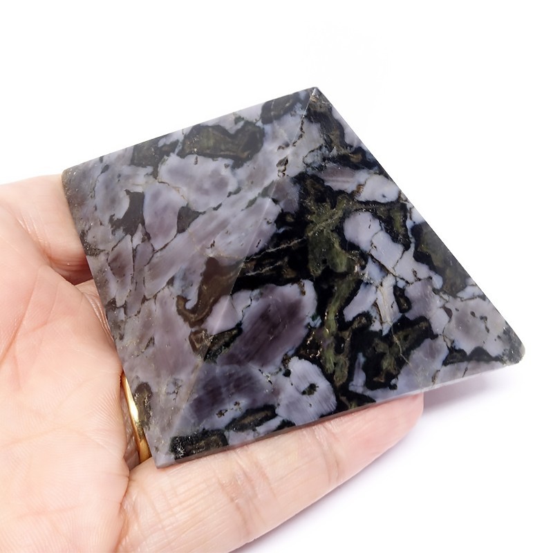 Pyramide gabbro merlinite de Madagascar