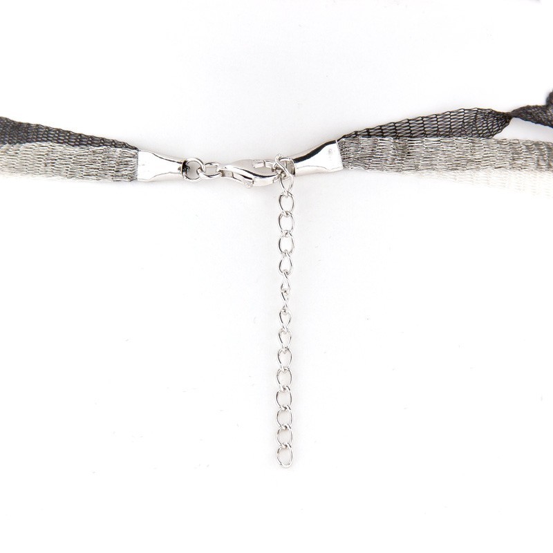 Collier en perles de culture et tissu